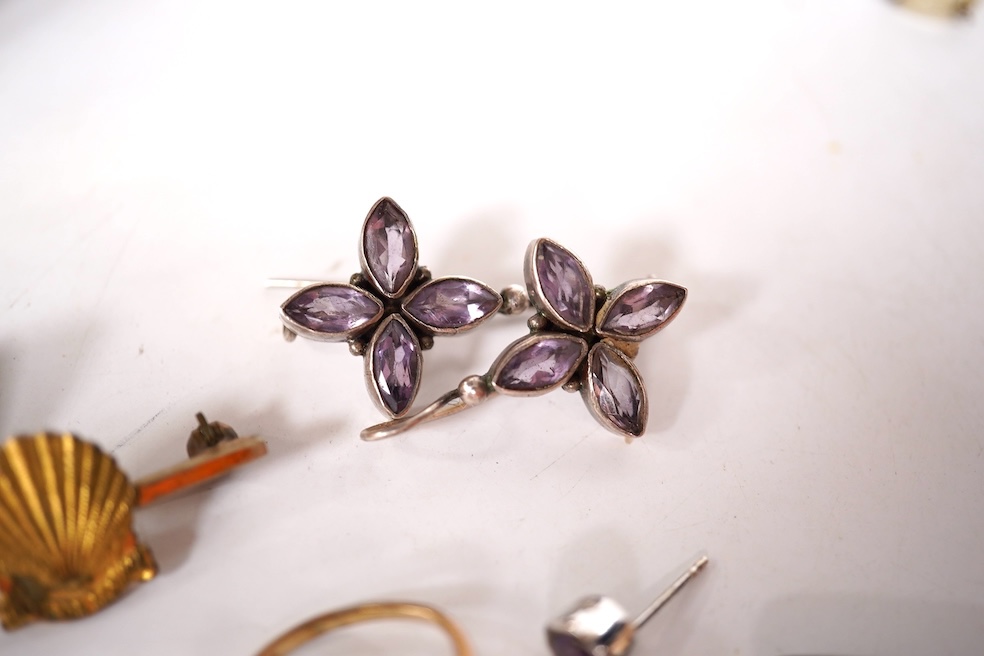 A small quantity of assorted mainly costume jewellery and other items, including a paste set buckle, two cut steel ornaments, a 10k and cultured pearl set ring, enamelled pencil, tortoiseshell lorgnettes, an Edward I Iri